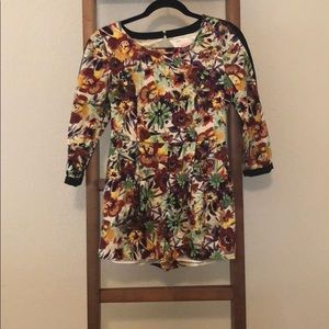 Like new. Moon patterned long sleeve romper.